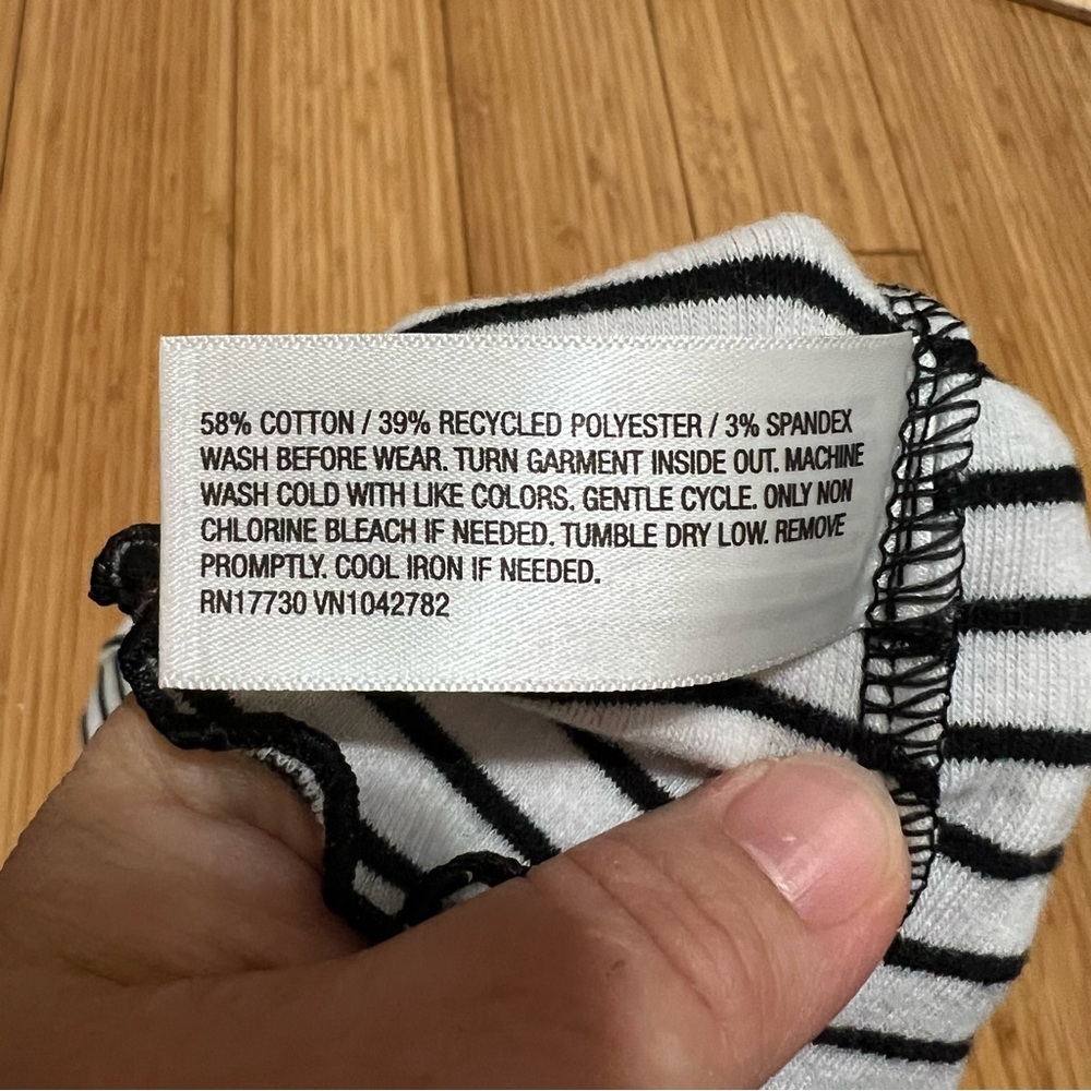 ❤️3/$15 NWOT Cat & Jack Black and White Striped Long Sleeve Tee- 2T - Picture 5 of 5